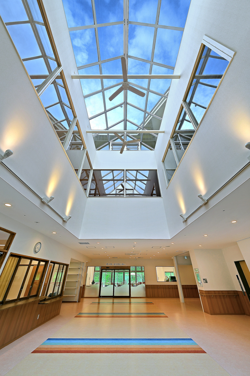 5.1F玄関・ホール吹き抜け見上げ